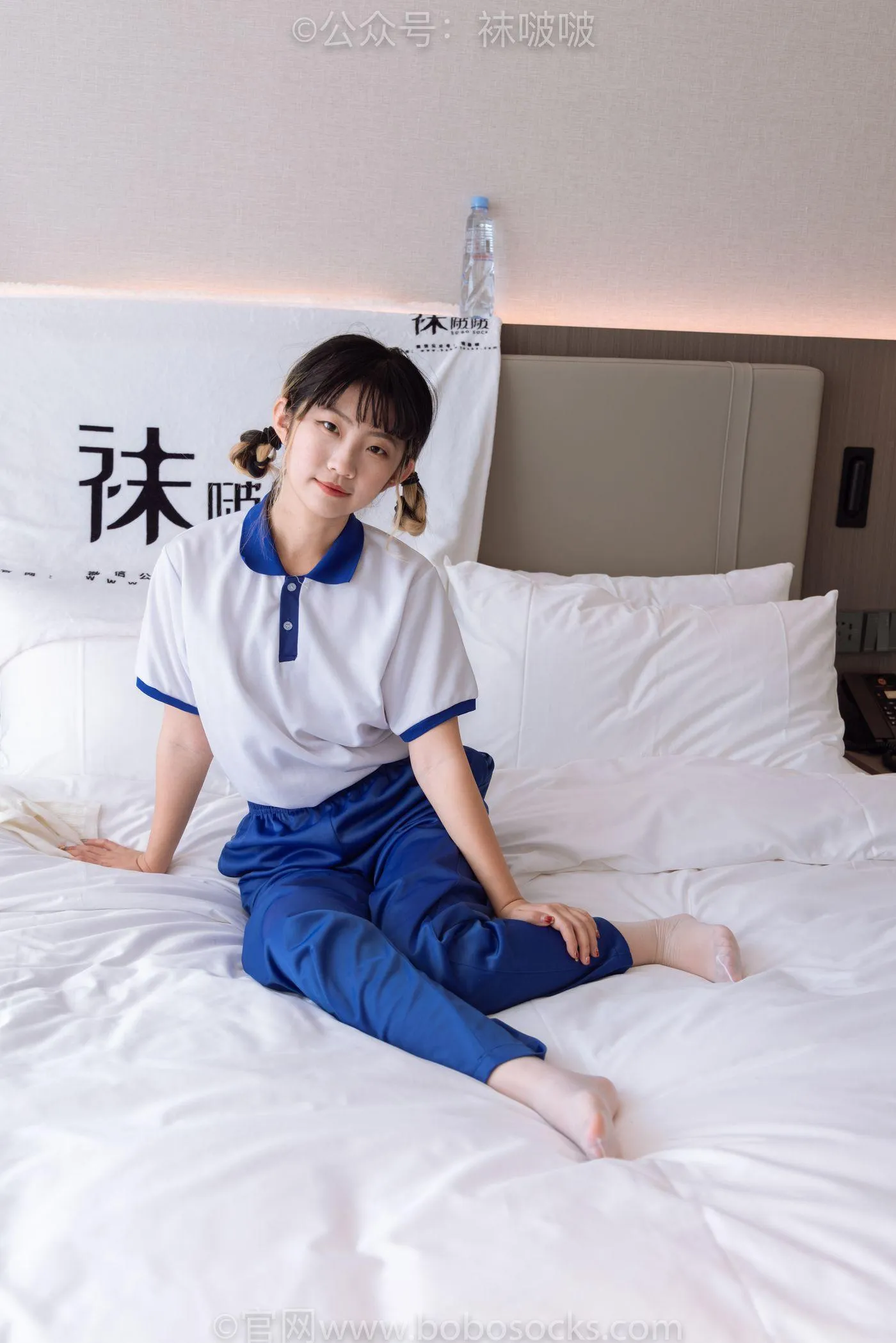 [BoBoSocks袜啵啵]NO.042 砂糖-校服、板鞋、白棉袜、油亮白丝 [139P]插图4